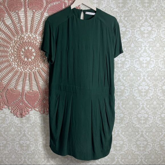 5/$30 & Other Stories Pleated Mini Shift Dress Emerald 6 - Picture 1 of 5